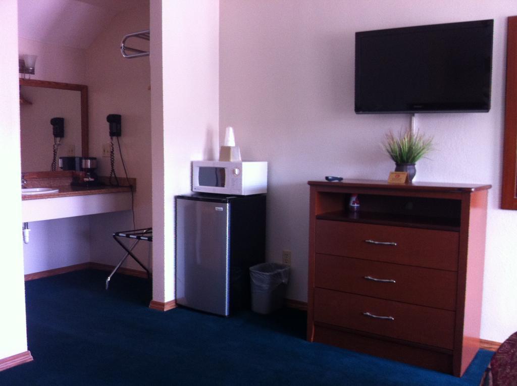 Legacy Inn Price Bagian luar foto