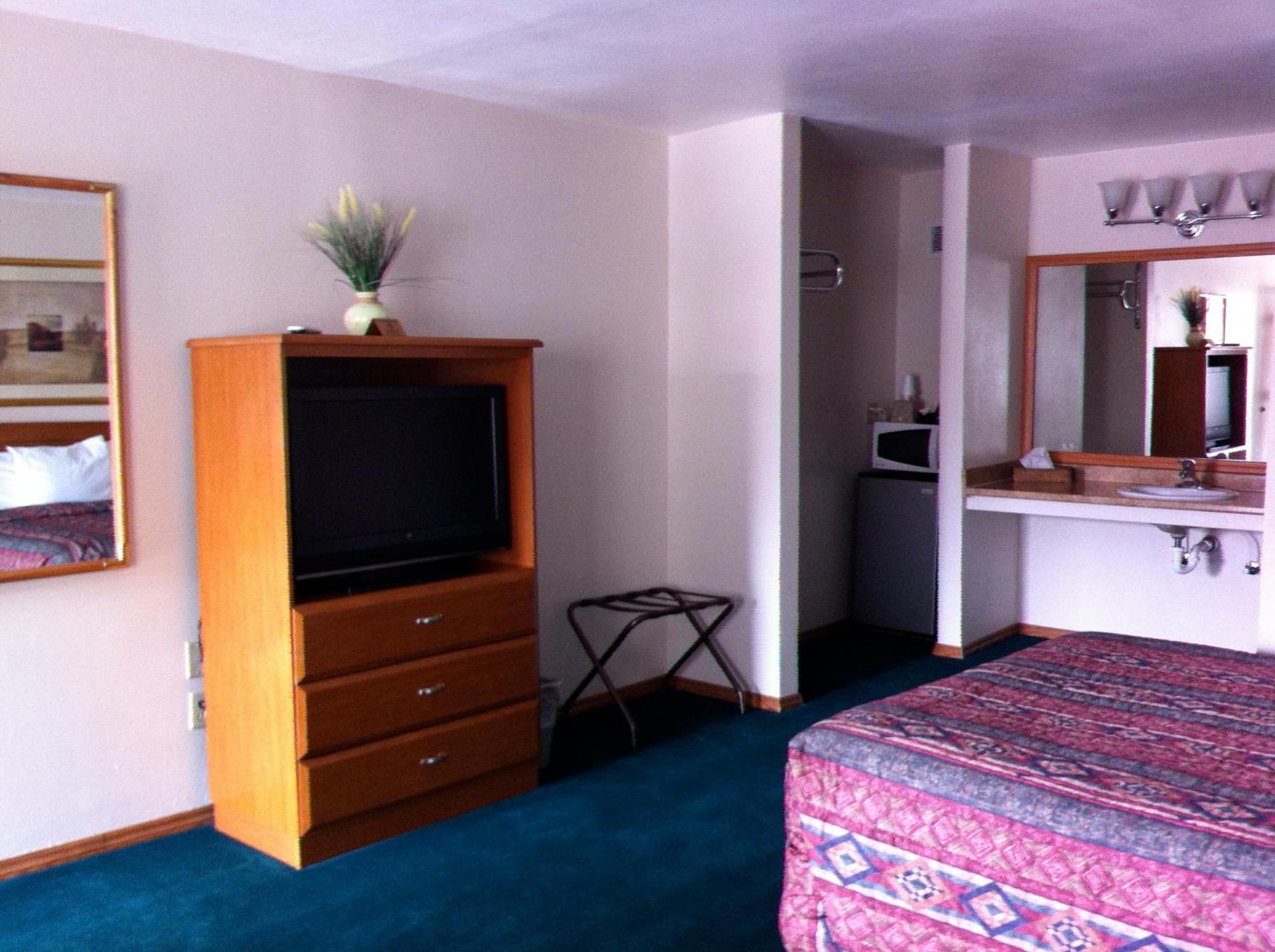 Legacy Inn Price Bagian luar foto